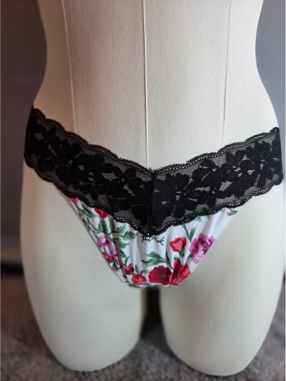 PINK Victoria’s Secret Floral Rose Lace Thong Panty XXL XXG NWT